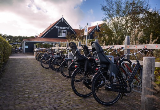 Fietsverhuur Meerpaal.jpg Fietsverhuur Meerpaal.jpg
